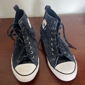 Men’s 10.5 Converse Shoes